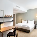 Elaya Center, Trademark By Wyndham Hotel