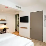 Elaya Center, Trademark By Wyndham Hotel 3*