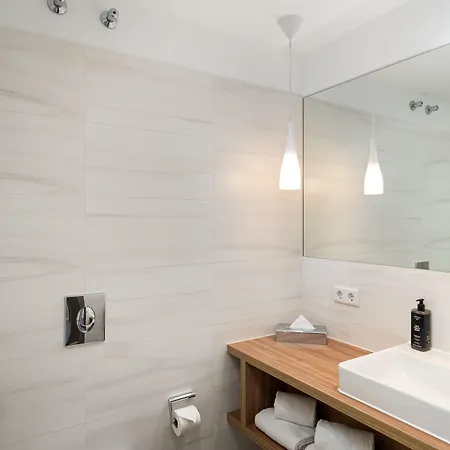 Hotel Elaya Center, Trademark By Wyndham 3*