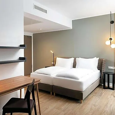 Elaya Center, Trademark By Wyndham Ratisbona