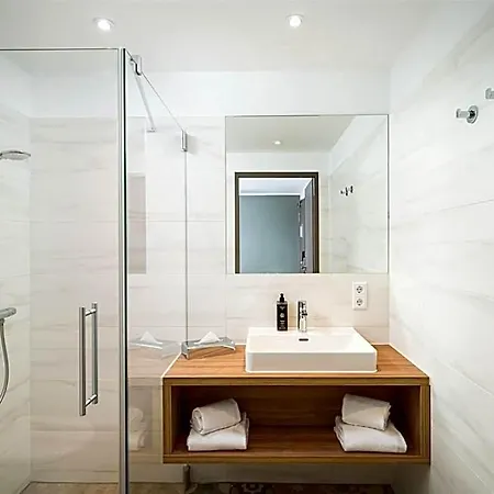 Elaya Center, Trademark By Wyndham Hotel 3*