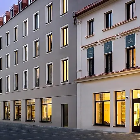 Hotel Elaya Center, Trademark By Wyndham 3*