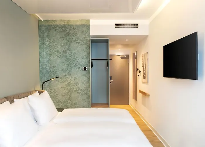 Hotel Elaya Center, Trademark By Wyndham 3*