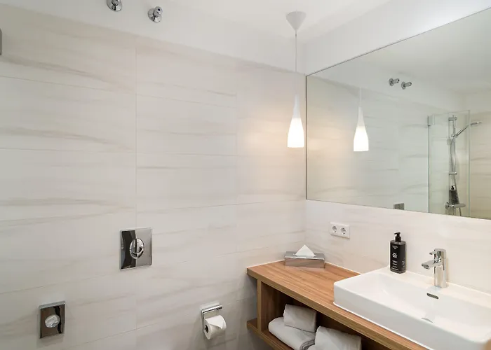 Отель Elaya Center, Trademark By Wyndham 3*