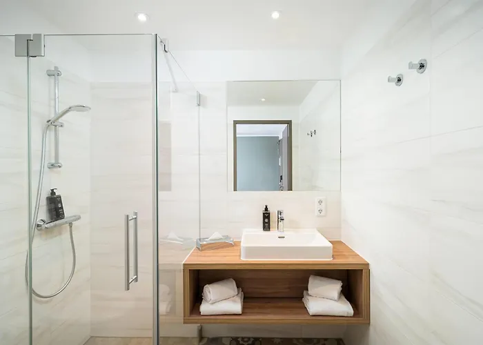 Отель Elaya Center, Trademark By Wyndham